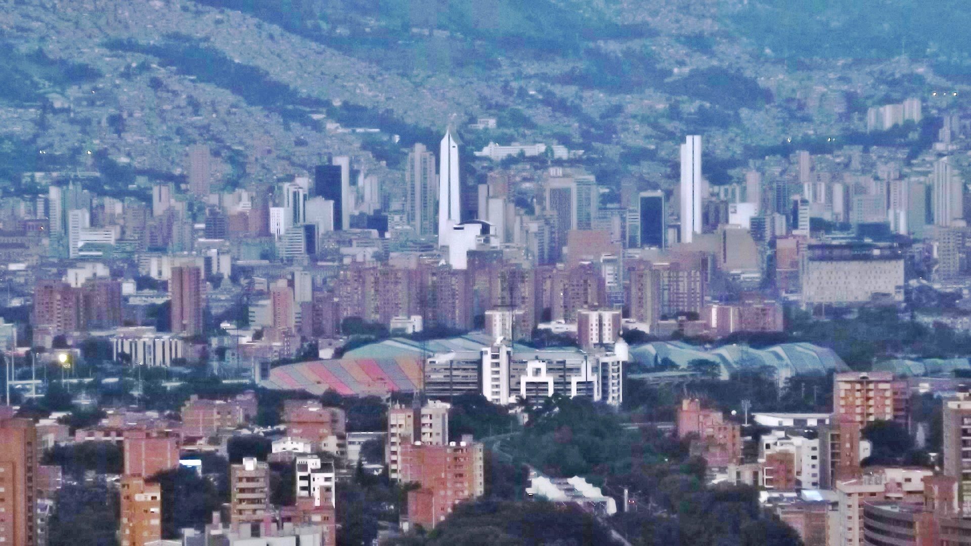 Panoramic view of Medellín where Uber and InDrive operate throughout the city