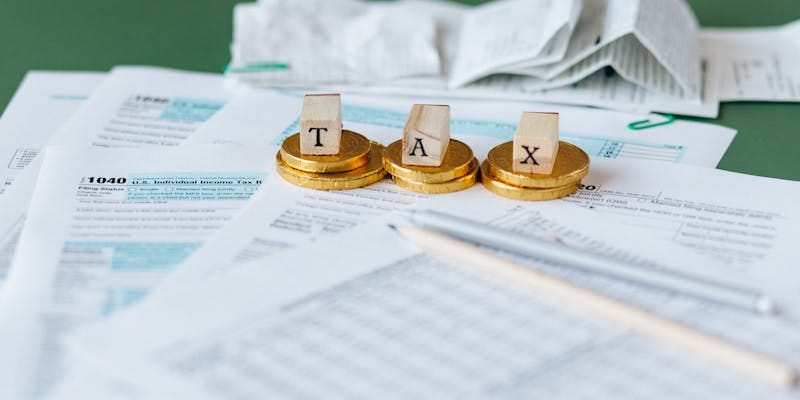 Tax documents and calculator — Colombia tax guide for expats