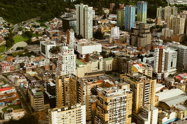 Vista aérea de los barrios y edificios de Bogotá Colombia